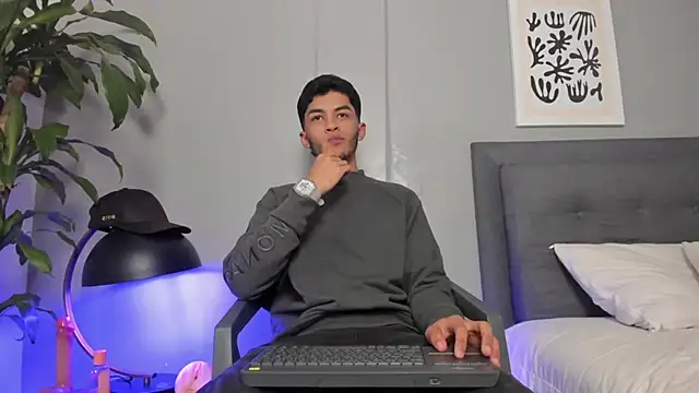 Snapshot of Tylerffoxx chatting on 06/21/26, 06:16 Tylerffoxx online show from 06/21/26, 06:16