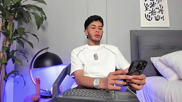 Snapshot of Tylerffoxx chatting on 06/26/26, 11:09 Tylerffoxx online show from 06/26/26, 11:09