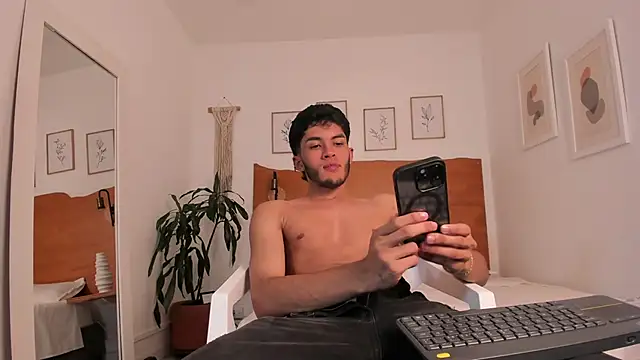 Snapshot of Tylerffoxx chatting on 06/27/26, 01:39 Tylerffoxx online show from 06/27/26, 01:39