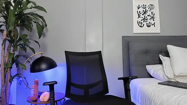 Snapshot of Tylerffoxx chatting on 07/04/26, 10:49 Tylerffoxx online show from 07/04/26, 10:49