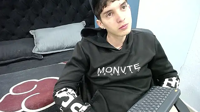 Jheampiiero online show from 10/29/25, 01:57