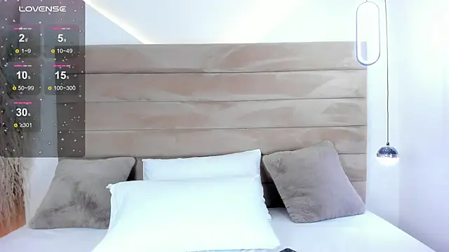 CarolineLee  online show from 10/04/25, 11:03