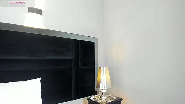 Snapshot of CarolineLee_ chatting on 03/25/26, 10:38 CarolineLee online show from 03/25/26, 10:38