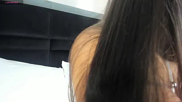 Snapshot of CarolineLee_ chatting on 04/21/26, 10:34 CarolineLee online show from 04/21/26, 10:34