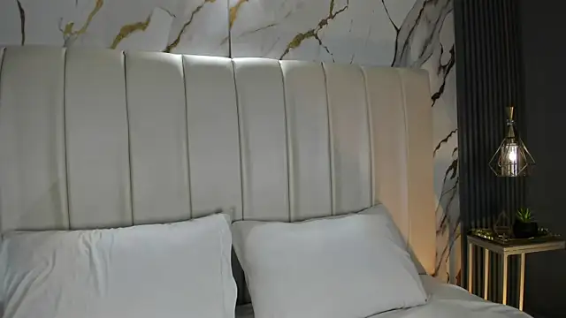 Snapshot of CarolineLee_ chatting on 04/22/26, 10:33 CarolineLee online show from 04/22/26, 10:33