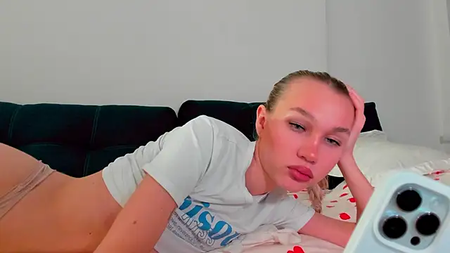 cuteleraay online show from 11/21/25, 08:51