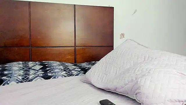 marie pourtoii online show from 11/15/25, 12:52