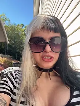 Paige Turner online show from 10/06/25, 06:16