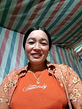 Snapshot of Bliss_rose chatting on 11/21/25, 08:13 Bliss rose online show from 11/21/25, 08:13