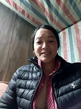 Snapshot of Bliss_rose chatting on 01/16/26, 03:43 Bliss rose online show from 01/16/26, 03:43