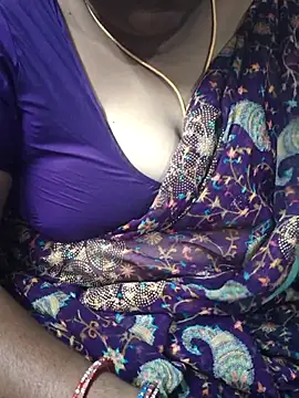 Snapshot of TAMIL_ELAKKIYA chatting on 09/29/25, 05:18 TAMIL ELAKKIYA online show from 09/29/25, 05:18