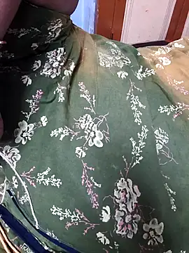 Snapshot of TAMIL_ELAKKIYA chatting on 10/04/25, 12:36 TAMIL ELAKKIYA online show from 10/04/25, 12:36