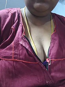 Snapshot of TAMIL_ELAKKIYA chatting on 06/11/26, 12:32 TAMIL ELAKKIYA online show from 06/11/26, 12:32