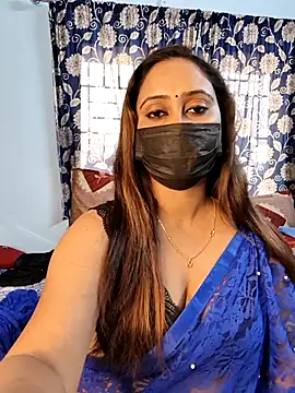 Snapshot of Cute-lusi chatting on 11/26/25, 10:27 Cute-lusi online show from 11/26/25, 10:27