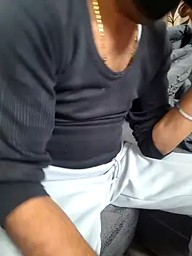 Snapshot of Delhi_Couple_BlowjobFuck chatting on 12/15/25, 01:04 Delhi Couple BlowjobFuck online show from 12/15/25, 01:04