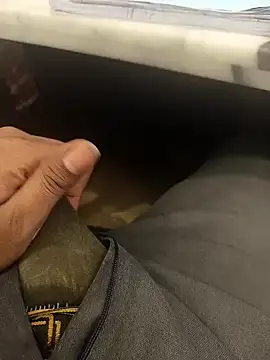 hotboy43339 online show from 12/19/25, 02:51