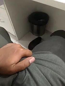 Snapshot of hotboy43339 chatting on 02/17/26, 05:19 hotboy43339 online show from 02/17/26, 05:19