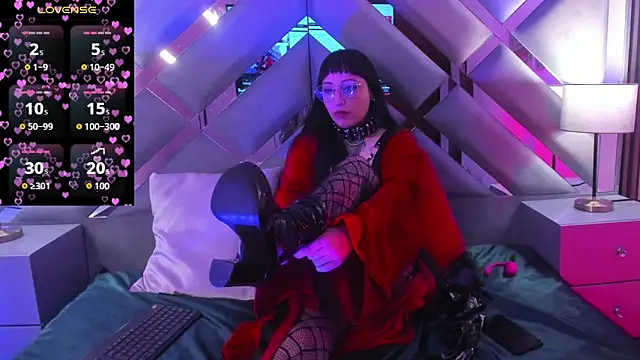 Snapshot of Ravenna666_ chatting on 12/21/25, 02:02 Ravenna666 online show from 12/21/25, 02:02