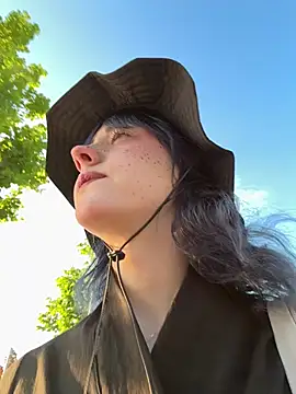 Only April online show from 06/09/26, 02:12
