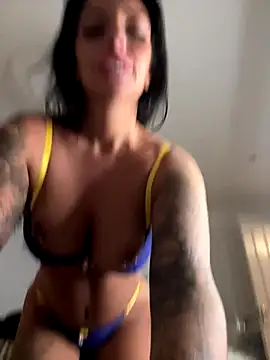 Snapshot of BELLABLACKXUK chatting on 10/14/25, 09:48 BELLABLACKXUK online show from 10/14/25, 09:48