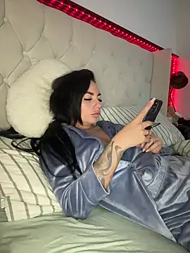 Snapshot of BELLABLACKXUK chatting on 04/28/26, 10:48 BELLABLACKXUK online show from 04/28/26, 10:48