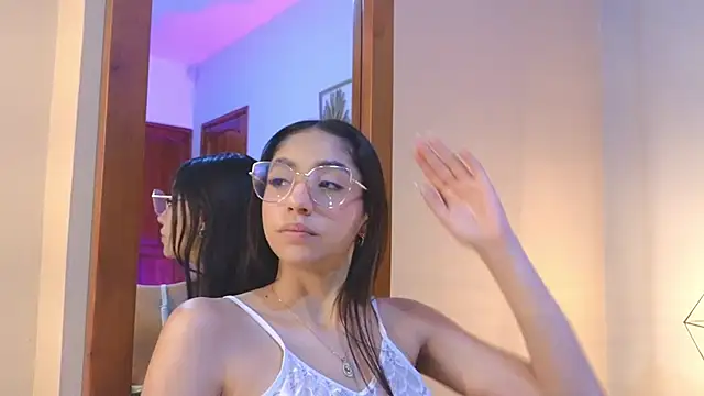 IvyJhons online show from 12/18/25, 12:00