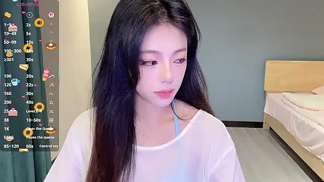 Snapshot of Sandy_Uu chatting on 10/14/25, 11:38 Sandy Uu online show from 10/14/25, 11:38