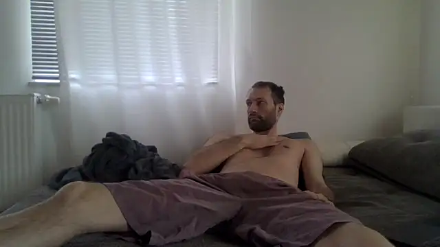 Snapshot of XLBarehengst chatting on 02/27/26, 08:03 XLBarehengst online show from 02/27/26, 08:03