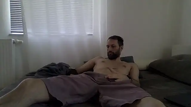 Snapshot of XLBarehengst chatting on 03/06/26, 12:12 XLBarehengst online show from 03/06/26, 12:12