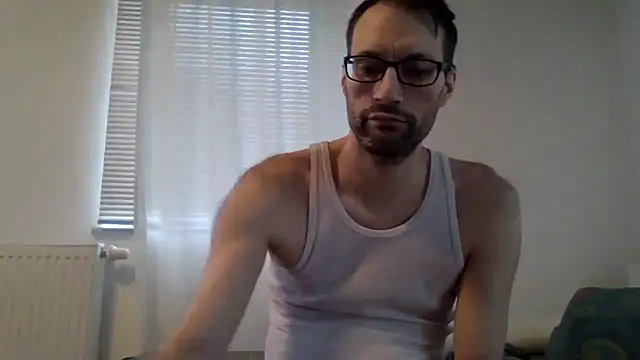 Snapshot of XLBarehengst chatting on 03/14/26, 09:15 XLBarehengst online show from 03/14/26, 09:15