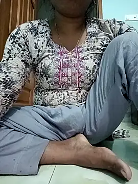 Snapshot of Rina-2 chatting on 10/22/25, 04:57 Rina-2 online show from 10/22/25, 04:57