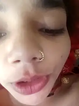 Snapshot of Hitsda chatting on 10/13/25, 12:21 Hitsda online show from 10/13/25, 12:21