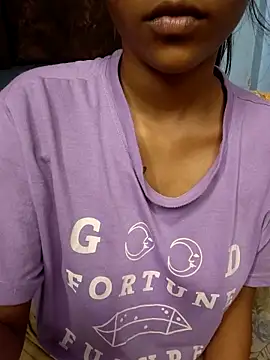 Snapshot of Ema-01 chatting on 09/25/25, 05:16 Ema-01 online show from 09/25/25, 05:16