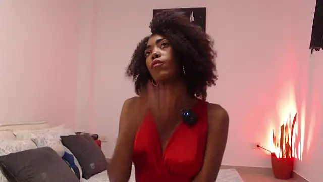 Snapshot of lucyymaximo chatting on 07/20/26, 12:25 lucyymaximo online show from 07/20/26, 12:25
