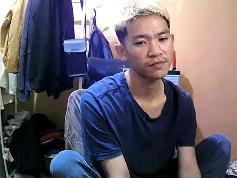 Snapshot of Riiichie_wilCumm chatting on 11/16/25, 03:28 Riiichie wilCumm online show from 11/16/25, 03:28