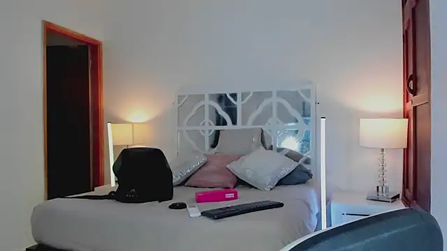 MikaelaStone online show from 02/04/26, 12:44