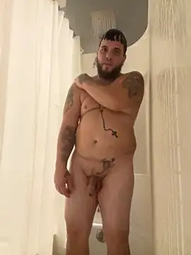 Snapshot of LuisBellaco chatting on 10/28/25, 03:54 LuisBellaco online show from 10/28/25, 03:54