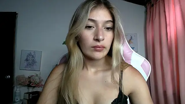 SophiaaLee online show from 05/08/26, 08:36