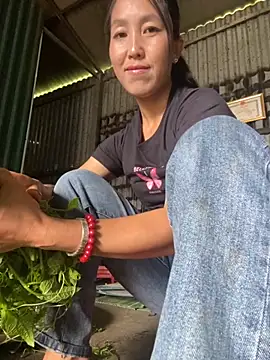 Snapshot of Huong-Ly chatting on 09/13/25, 06:57 Huong-Ly online show from 09/13/25, 06:57