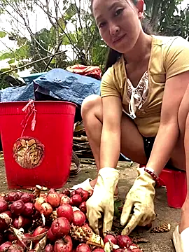 Snapshot of Huong-Ly chatting on 10/03/25, 07:05 Huong-Ly online show from 10/03/25, 07:05