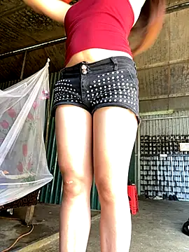 Snapshot of Huong-Ly chatting on 10/05/25, 01:37 Huong-Ly online show from 10/05/25, 01:37