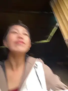 Snapshot of Huong-Ly chatting on 10/24/25, 01:57 Huong-Ly online show from 10/24/25, 01:57