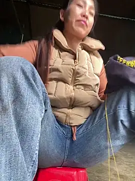 Snapshot of Huong-Ly chatting on 11/05/25, 02:44 Huong-Ly online show from 11/05/25, 02:44