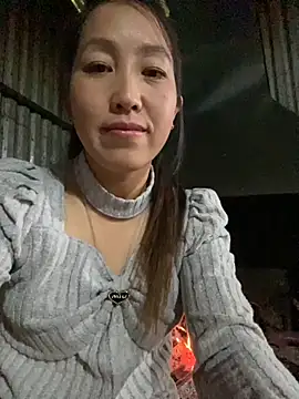 Snapshot of Huong-Ly chatting on 11/19/25, 02:11 Huong-Ly online show from 11/19/25, 02:11