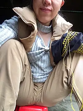 Snapshot of Huong-Ly chatting on 11/20/25, 01:28 Huong-Ly online show from 11/20/25, 01:28