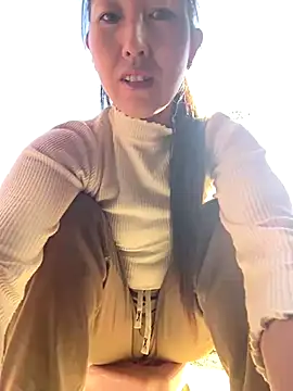 Snapshot of Huong-Ly chatting on 11/26/25, 02:01 Huong-Ly online show from 11/26/25, 02:01