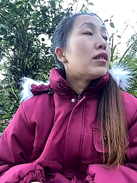 Snapshot of Huong-Ly chatting on 11/30/25, 09:46 Huong-Ly online show from 11/30/25, 09:46