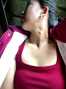 Snapshot of Huong-Ly chatting on 12/16/25, 03:00 Huong-Ly online show from 12/16/25, 03:00