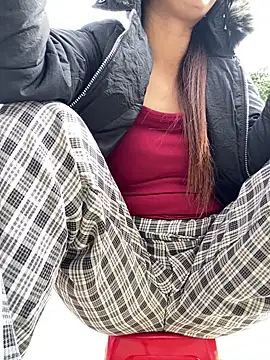 Snapshot of Huong-Ly chatting on 12/20/25, 02:51 Huong-Ly online show from 12/20/25, 02:51