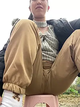 Snapshot of Huong-Ly chatting on 12/23/25, 02:31 Huong-Ly online show from 12/23/25, 02:31